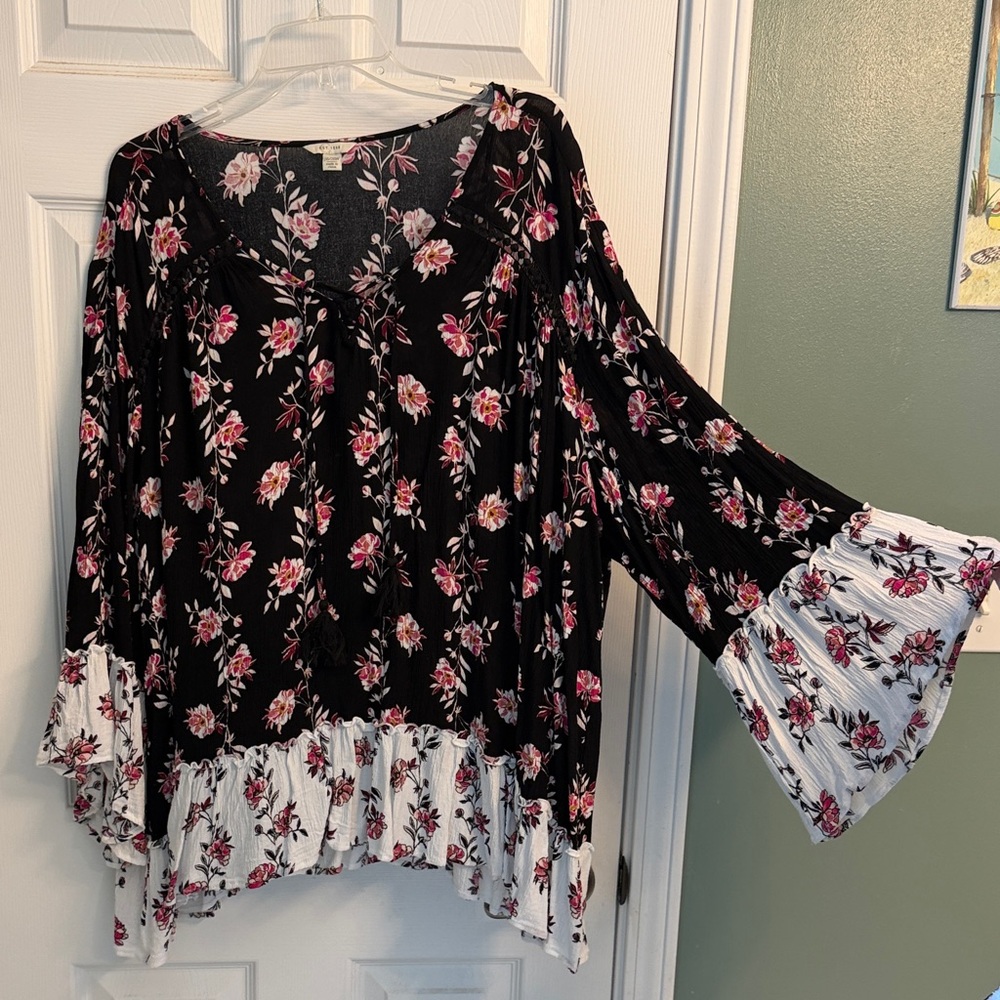 Black Floral Bell-Sleeve Tunic with Contrast Ruffle Hem
